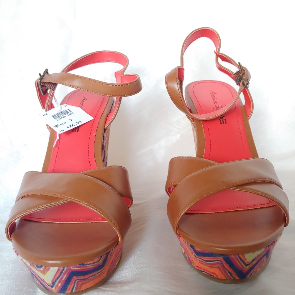 Beautiful Abstract Wedged Heels - Picture 5 of 5
